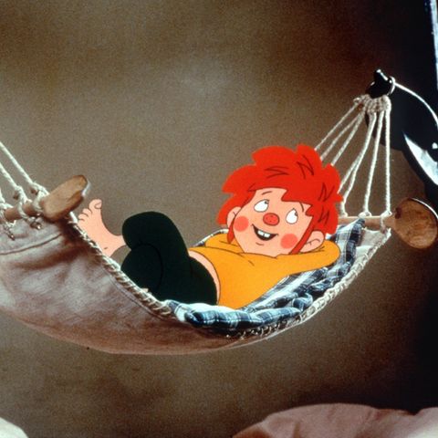 Pumuckl in einer Hängematte