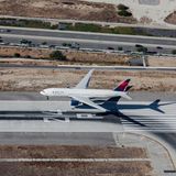 Platz 8: Atlanta - Johannesburg  Eine Diagonale über den Atlantik fliegt die amerikanische Fluglinie Delta mit ihrer Boeing 777-200LR. Die Strecke gehört mit 13.582 Kilometern zu den längsten überhaupt. Die Zeitangaben für den Flug DL201 liegen bei 15.15 Stunden, variieren jedoch je nach Jahreszeit.