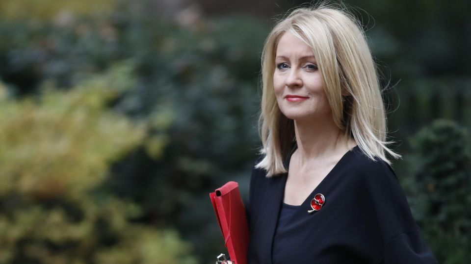 Brexit-Deal: Arbeitsministerin Esther McVey im Kabinett niedergebrüllt Brexit-Deal: Arbeitsministerin Esther McVey im Kabinett niedergebrüllt