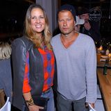 Im Juni 1995 heiratete Til Schweiger das US-Model Dana Carlsen, die beiden haben vier gemeinsame Kinder: die Töchter Emma, Luna und Lilli sowie Sohn Valentin. 2005 trennte sich das Paar, ließ sich aber erst 2014 scheiden. Bis heute haben Til und Dana Schweiger ein sehr enges Verhältnis, und sie trägt auch weiterhin seinen Nachnamen.