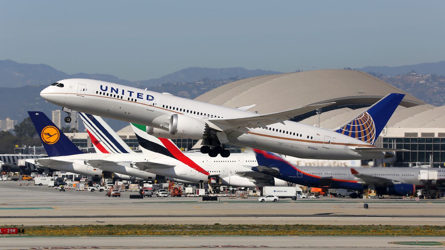 Platz 9: San Francisco - Singapur  Auf der 13.575 Kilometer langen Strecke sind zwei Airlines unterwegs: United Airlines mit der Boeing 787 fliegt inzwischen zweimal täglich und einer Flugzeit von 17.20 Stunden und Singapore Airlines mit dem Airbus A350-900 ULR, einer Spezialausführung für Ultralangstrecken.
