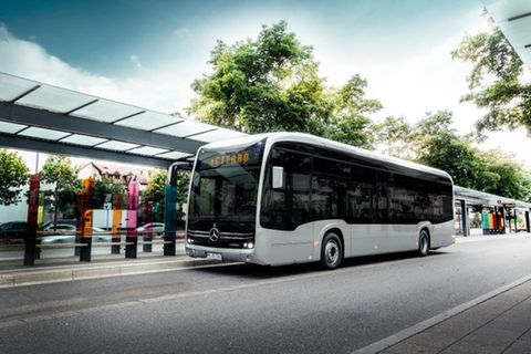 Die neuen Busse fahren ohne Emissionen. Design und Fahrgastraumkonzept unterscheiden sich kaum von den Modellen mit Verbrennungsmotoren.