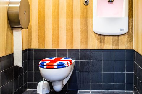 Die Toilettenkabine des Jubiloo, dem wohl patriotischsten Klo der Stadt, steht neben dem London Eye am Ufer der Themse. Ein Architekt hat das Häuschen entworfen, gespült wird mit Regenwasser.