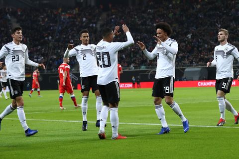 Jugend-Stil und Tempo-Fußball: 3:0 gegen Russland macht Hoffnung