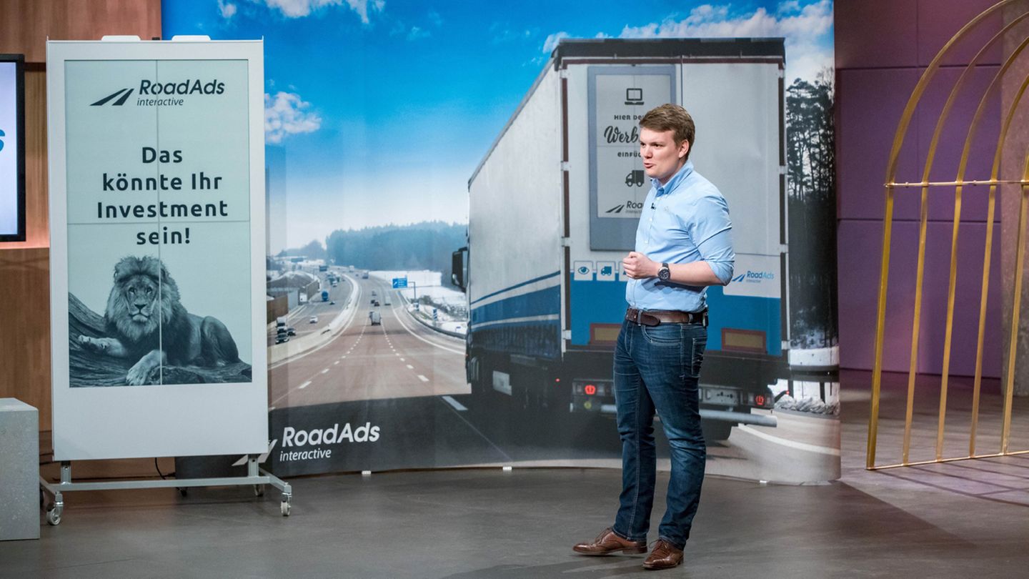 Gründershow: RoadAds: Andreas Widmann stattet Lkw mit digitalen Werbetafeln aus, die je nach Ort, Wetter und Verkehrslage unterschiedliche Anzeigen ausspielen können. Georg Kofler (500.000 Euro) und Carsten Maschmeyer (250.000 Euro) bieten zusammen 750.000 Euro für 25 Prozent der Firma - doch der Deal kommt nicht zustande. "Wir sind an ein paar Punkten zu unterschiedlichen Einschätzungen gekommen, weshalb wir am Ende nicht zusammengefunden haben", sagt Gründer Widmann. Andreas Widmann aus Mannheim