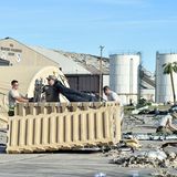 Sturm zerschlägt 17 Stealth-Jets  Den größten Verlust an Kampflugzeugen seit dem Zweiten Weltkrieg an einem Tag musste die US Airforce am 10. Oktober einstecken. Auf einen Schlag fielen 17 der gefährlichsten Luftüberlegenheitsjäger der USA aus. Insgesamt wurden nur 195 Stück der Stealth-Jets gebaut.  Die Flugzeuge befanden sich zur Wartung auf der Tyndall Air Force Base in Florida als Hurricane Michael über das Land zog. Der deckte die Hallen der Base ab, die Jets wurden von den herabfallenden Trümmern beschädigt. Auch wenn die Maschinen wieder repariert werden können, wurde die Luftwaffe in den USA schwer kritisiert. Experten sagten, dass zumindest ein Teil der extrem teuren Jets rechtzeitig hätte ausgeflogen werden können. Außerdem wäre Zeit gewesen, die nicht flugfähigen Maschinen von den leichtgebauten Wartungshallen in besser gesicherte Hangars der Basis zu transportieren.