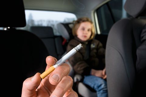 Rauchen im PKW: Kinder sollen vor dem Qualm geschützt werden