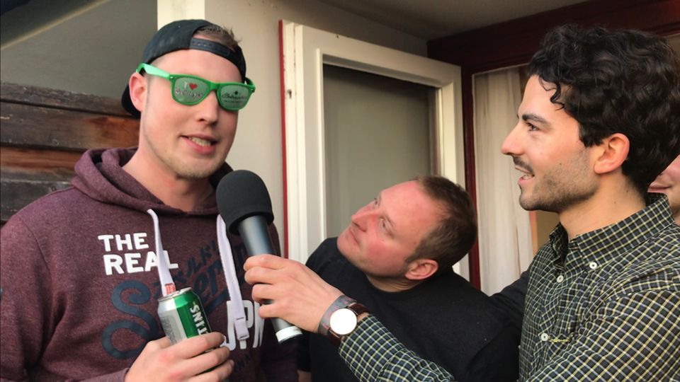 Singen, stylen, saufen – wie sich Fans auf die "Schlagerwelle" vorbereiten Singen, stylen, saufen – wie sich Fans auf die "Schlagerwelle" vorbereiten