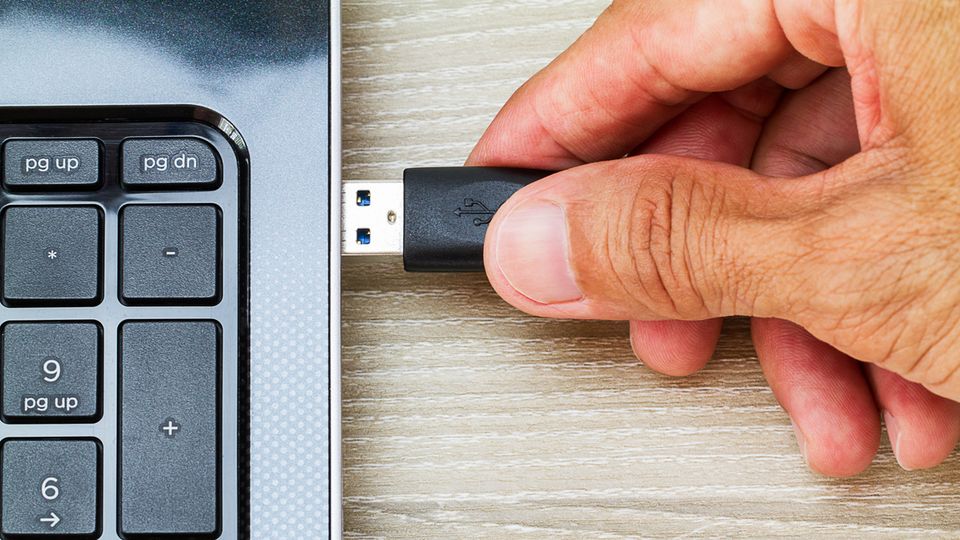 Auswerfen oder rausziehen: Wie wichtig ist es wirklich, einen USB-Stick sicher zu entfernen? Auswerfen oder rausziehen: Wie wichtig ist es wirklich, einen USB-Stick sicher zu entfernen?