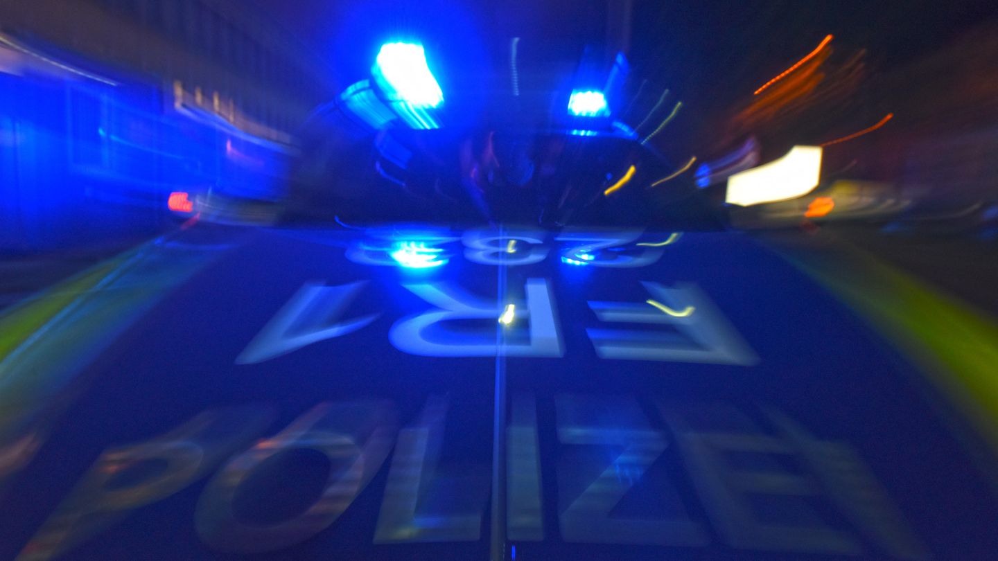 Nachrichten aus Deutschland: Dortmund - Messerangriff auf Polizisten: Beamter schießt 19-Jährigen ins Bein