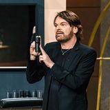 Man Upgrader: Make-up-Artist Frank Hard hat ein Multitasking-Pflegeprodukt für den Mann entwickelt. Georg Kofler sagte in der Sendung ein Investment von 150.000 Euro für 49 Prozent der Anteile zu. "Im Nachgang der Aufzeichnung haben die Parteien sich auf einen umfangreichen Kooperationsvertrag verständigt, der eine weitreichende Finanzierung und Vermarktung des Geschäfts vorsieht", erklärt eine Sprecherin von Kofler. Insgesamt sei für Produktion und Vermarktung eine weitaus höhere Summe als die in der Sendung vereinbarte investiert worden.