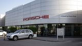 Die Architektur des Porsche-Händlers in Kuwait gleicht der, der anderen Porsche-Händler
