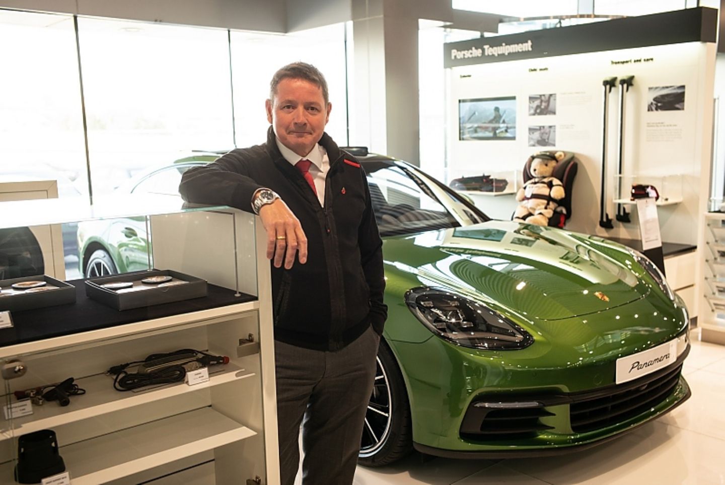 Porsche Sales Manager Callum Bottomley kennt alle Kniffe beim Verkauf in Kuwait