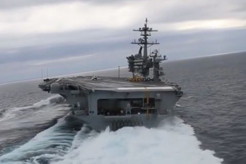 "USS Abraham": Atomar betriebener Flugzeugträger bekommt bei rasantem Manöver Schlagseite
