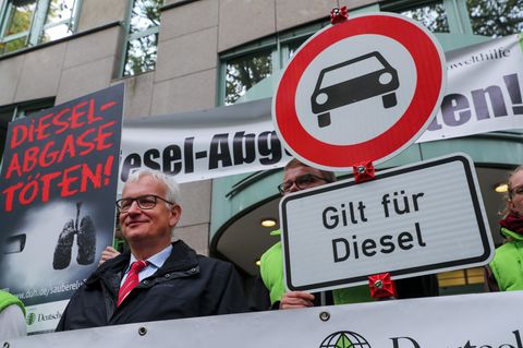 Der Bundesgeschäftsführer der Deutschen Umwelthilfe, Jürgen Resch, Anfang Oktober vor dem Verwaltungsgericht in Berlin. Auch in der Hauptstadt drohen Diesel-Fahrverbote