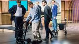 Ello: In der Sendung versprachen Carsten Maschmeyer und Georg Kofler 350.000 Euro für 30 Prozent der Anteile, im Nachgang rundeten sie sogar auf 400.000 Euro auf. Seit der Ausstrahlung ist laut Maschmeyer bereits eine hohe dreistellige Zahl der elektrischen Rollatoren verkauft worden, ab Dezember soll man sie auch in Sanitätshäusern mieten können. Die Firma beschäftigt mittlerweile 23 Mitarbeiter. Für 2018 ist ein Umsatz von 600.000 Euro geplant, 2019 sollen es zwei Millionen werden.