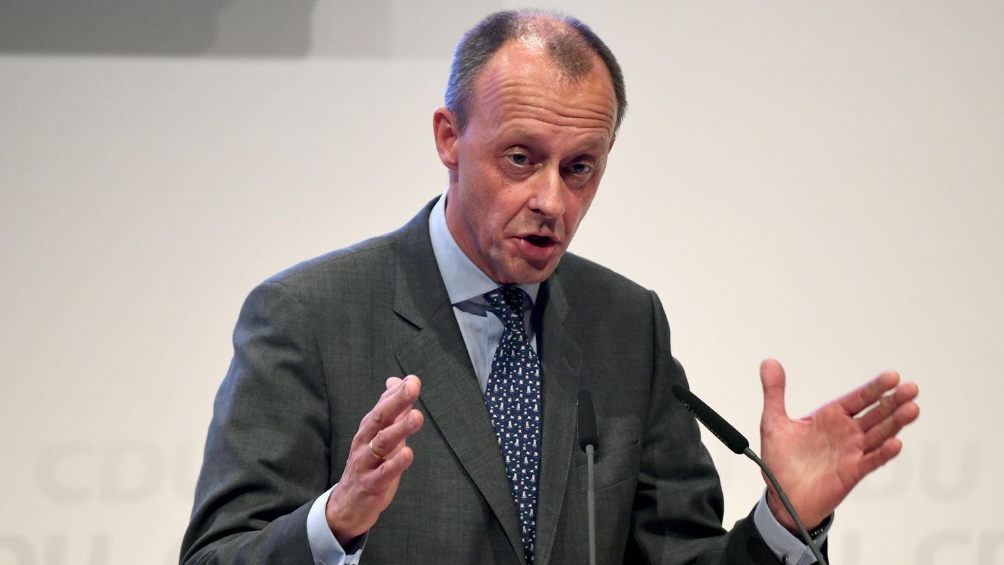 Friedrich Merz hält eine Rede und gestikuliert