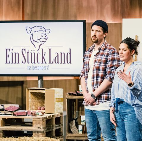 Hinrich Carstensen (links) und Lina-Louisa Kypke beim Pitch für ihr Fleisch aus dem Internet