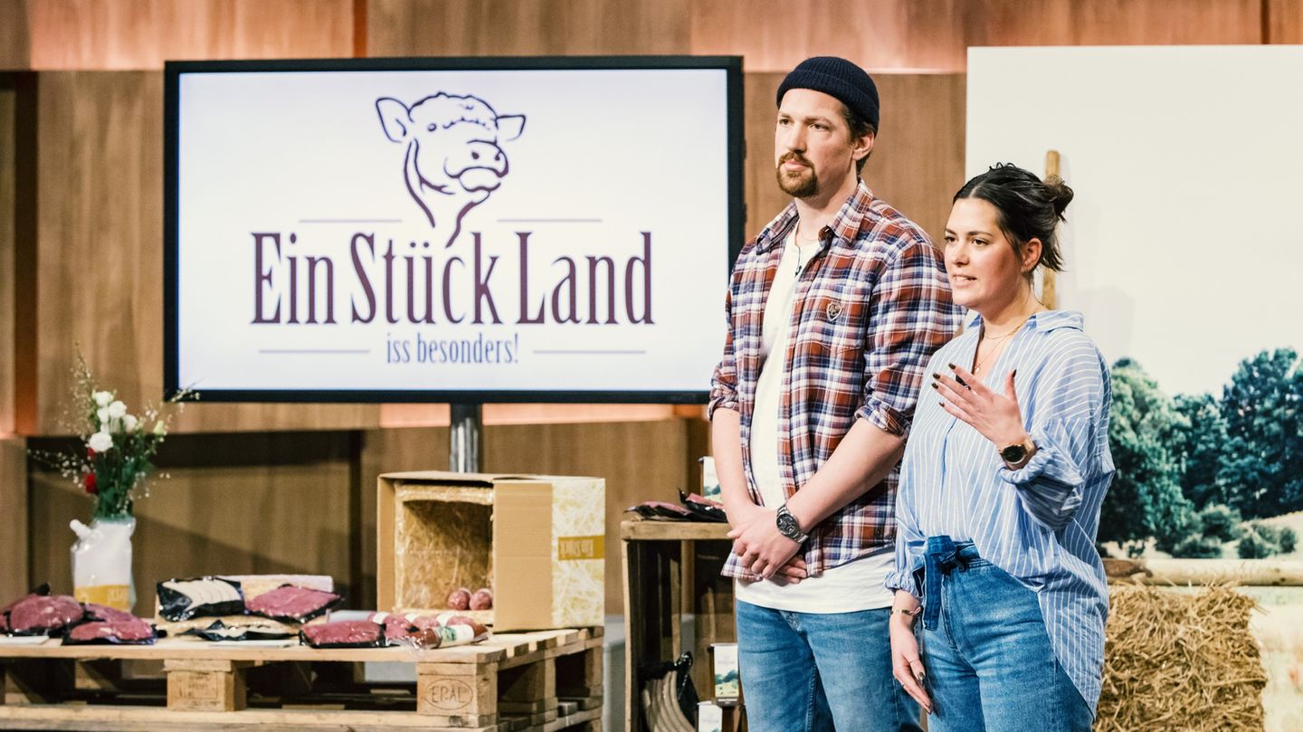 Hinrich Carstensen (links) und Lina-Louisa Kypke beim Pitch für ihr Fleisch aus dem Internet