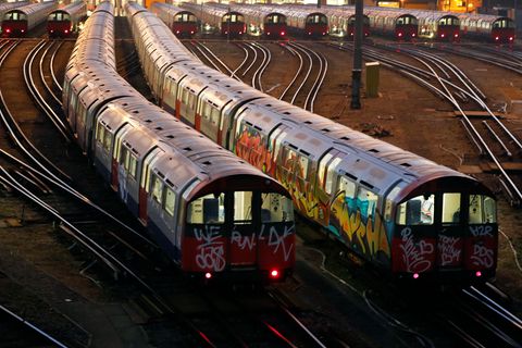 U-Bahn-Züge der Picadilly-Linie