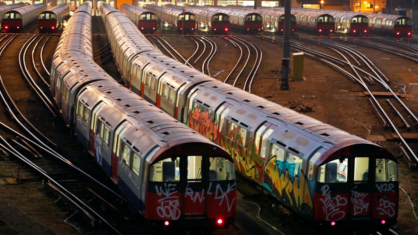 U-Bahn-Züge der Picadilly-Linie
