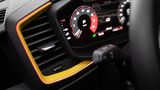 Die Wagenfarbe des Audi A1 findet sich auch im Cockpit wieder