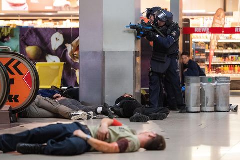 i_terror-Übung der Polizei am Flughafen Köln/Bonn