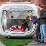 Sleeperoo: Mit den Zelt-Cubes von Karen Löhnert und Dennis Brosseit können Kunden an ungewöhnlichen Orten übernachten. Dagmar Wöhrl gefiel die Idee und schloss den Deal. Im Nachgang hat sich die Hotelkette Dormero, die von Wöhrls Sohn geführt wird, an dem Start-up beteiligt.