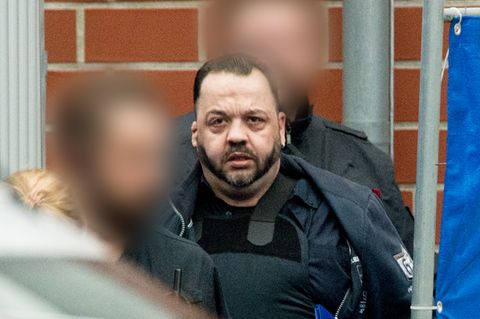 Todesopfleger Niels Högel wird zu seinem Prozess in der Weser-Ems-Halle geführt