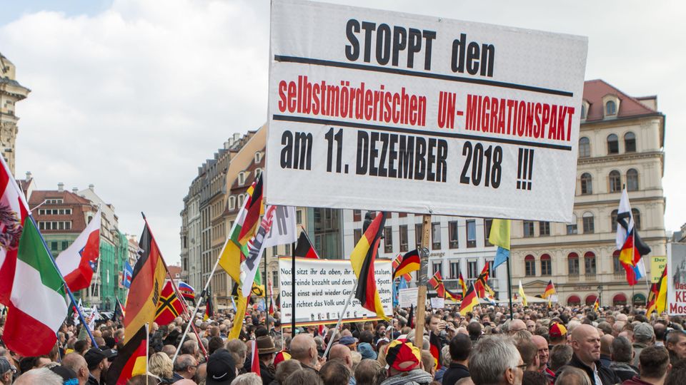 Faktencheck des stern: Nach "Merkel muss weg" nun gegen den "UN-Migrationspakt“: eine Pegida-Kundgebung in Dresden Nach "Merkel muss weg" nun gegen den "UN-Migrationspakt“: eine Pegida-Kundgebung in Dresden