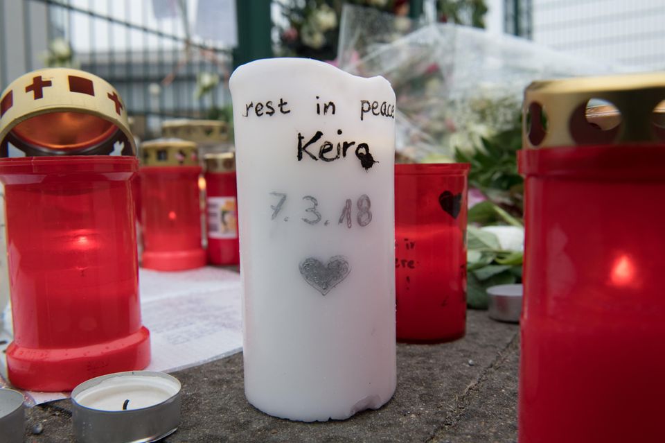 Trauerkerzen für die getötete Keira Trauerkerzen für die getötete Keira