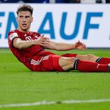 Leon Goretzka  Er kam als Hoffnungsträger, aber mittlerweile hat ihn die Formkrise der Bayern mit nach unten gezogen, so scheint es. Es wirkt so, als sei er noch nicht richtig angekommen in der großen, weiten Fußball-Welt des FCB. Anfangs zeigte er gute Leistungen, konnte sich bislang aber keinen Stammplatz erobern, was unter anderem an seiner Verletzungsanfälligkeit liegt, die ihn immer wieder zurückwirft.