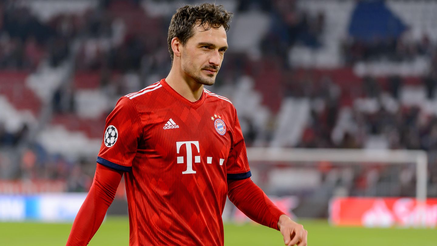 Mats Hummels Mats Hummels Am zweiten Innenverteidiger scheiden sich die Geister. Die einen sehen vor allem die verlorenen Laufduelle wie gegen Dortmunds Sancho, die anderen loben den Weltmeister für Stellungsspiel und Ausstrahlung. Seine defensiven Werte diese Saison unterstützen eher die erste Fraktion. Zweikampfquote, Tacklingquote und Luftkampfquote sind allesamt wesentlich schlechter als die letzten Jahre. Die Rückrunde wird wohl entscheiden, welchen Weg Hummels und die Bayern einschlagen werden.
