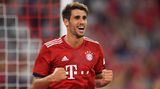 Javier Martinez  Das Bayern-Herz blutet, die Augen der Fans tränen ganz besonders heftig: Publikumsliebling Martinez, der letztes Jahr unter Don Jupp so aufblühte, wirkt alt und überfordert. Er positioniert sich als Sechser oft falsch, wackelt beim Passspiel nach vorne und verliert wichtige Zweikämpfe. Mit 29 Jahren und unzähligen Verletzungen hat der Karriereherbst begonnen. Nächste Saison - beim großen Umbruch - dürfte er höchstens noch als Ersatz-Innenverteidiger eingeplant sein.