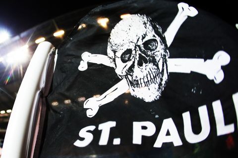 Fahne mit dem Logo des FC St. Pauli