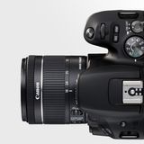 Spiegelreflex-Kamera: Canon EOS 200D  Digitale Spiegelreflex-Kameras verbinden das Alte mit dem Neuen. Das markante Klicken des Spiegels lässt fast vergessen, dass man digital fotografiert, das Motiv sieht man ganz klassisch durch den Sucher. Zudem kann man die Objektive wechseln. Bei der Canon PowerShot G7 X II lobt Warentest die Einsteigerfreundlichkeit und die Bildqualität. Auch der Preis dürfte vielen gefallen: Mit 435 Euro inklusive 18-55-Objektiv ist sie ein regelrechtes Schnäppchen.