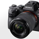 Systemkameras mit Vollformatsensor: Sony Alpha 7 III  Durch die besonders großen Sensoren kommen Vollformatkameras fast an die Qualität der Profi-Modelle heran. Ein Nachteil sind dabei die recht großen Bilddateien - schließlich müssen die Details auch irgendwo gespeichert werden. Bei Stiftung Warentest schnitt Sonys Alpha 7 III am besten ab. Sie machte nicht nur mit die besten Bilder, sondern ist mit einem Preis von 2450 Euro inklusive Zoomobjektiv auch noch relativ günstig.