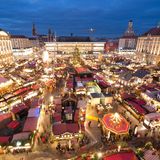 Platz 2: Dresdner Striezelmarkt  Es ist nicht nur der zweitbliebteste Markt im Ranking, der Dresdener Striezelmarkt ist auch Deutschlands ältester Weihnachtsmarkt. Ihn gibt es bereits seit 1434. In diesem Jahr findet er zum 584. Mal statt.  Infos: www.striezelmarkt.org