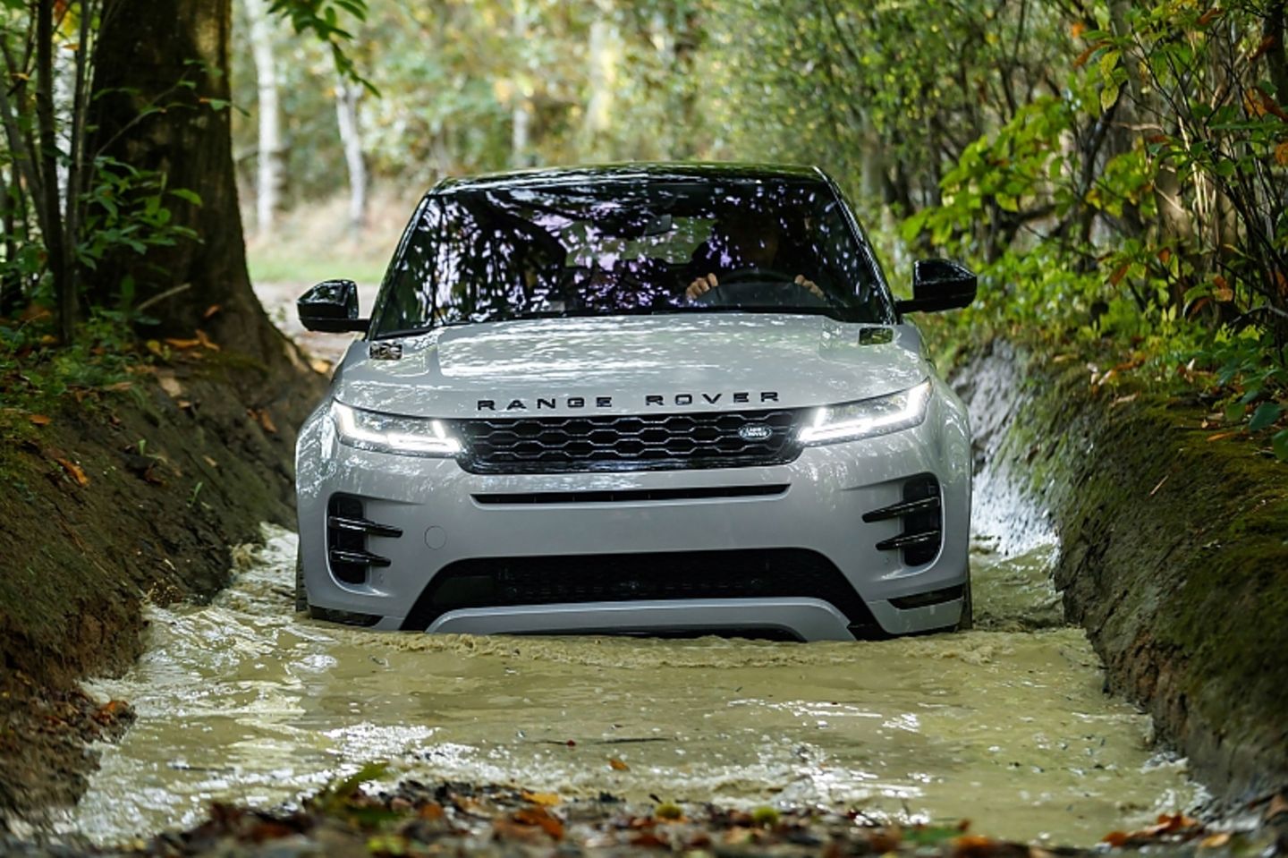 Range Rover Evoque 2019 - die Wattiefe liegt bei 60 cm