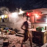 Die "Zunderbüchse" in Hamburg-Wilhelmsburg ist ein zur Sauna ausgebauter Wohnwagen.