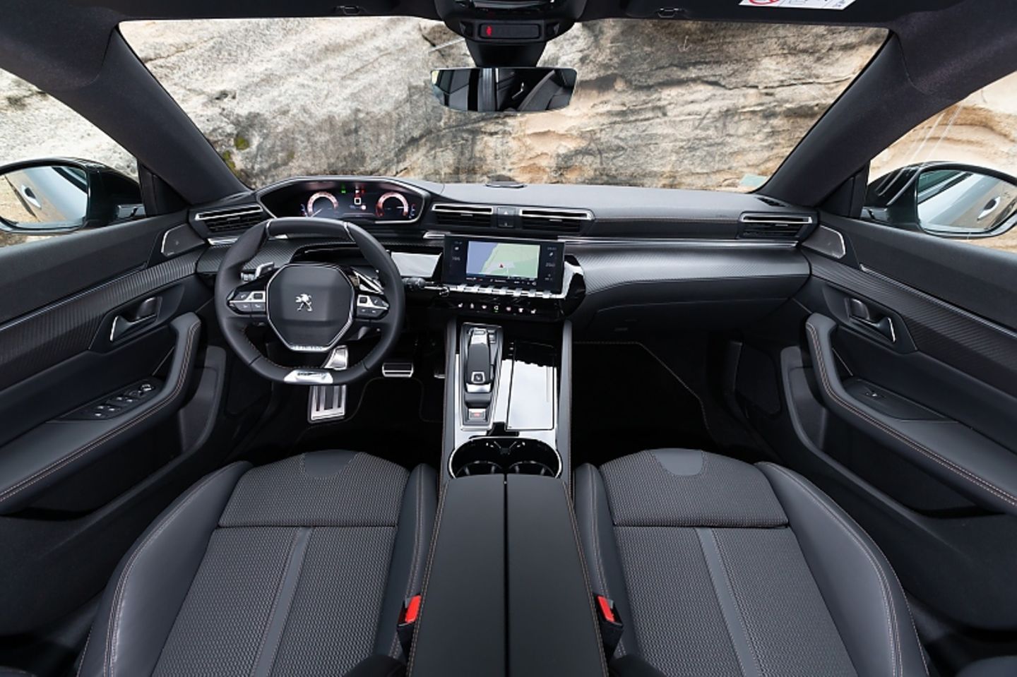 Peugeot 508 SW 1.5 Blue HDI - Cockpit mit zu hoch liegenden Anzeigen