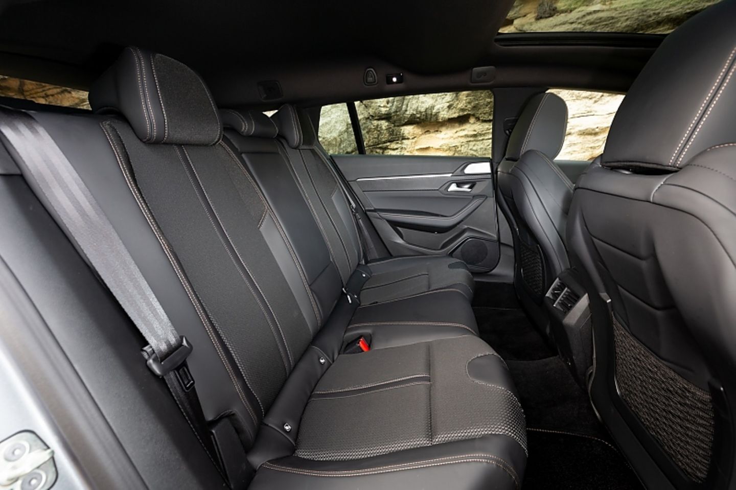 Peugeot 508 SW 1.5 Blue HDI - genügend Kopffreiheit hinten