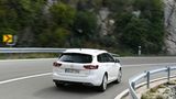 Langgezogene Kurven nimmt der Opel souverän
