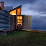 Die Fotostrecke zeigt die weiteren Bauten, die für den Preis nominiert wurden.  Captain Kellys Cottage  Tasmanien, Australien  John Wardle Architects.