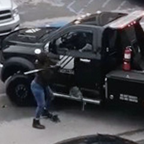 Streit in Tennessee: Weil ihr Auto abtransportiert wird: Frau greift Abschleppwagen mit Baseballschläger an