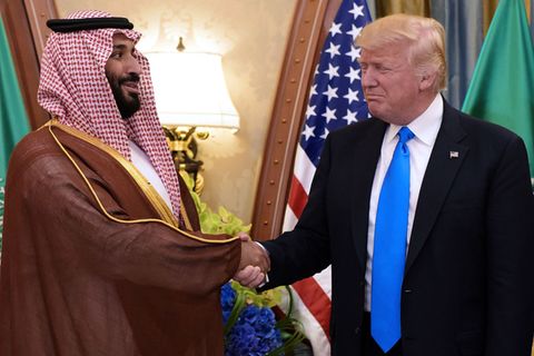 Donald Trump und Saudi-Arabiens Kronprinz Mohammed bin Salman bei einem treffen 2017 in Riad