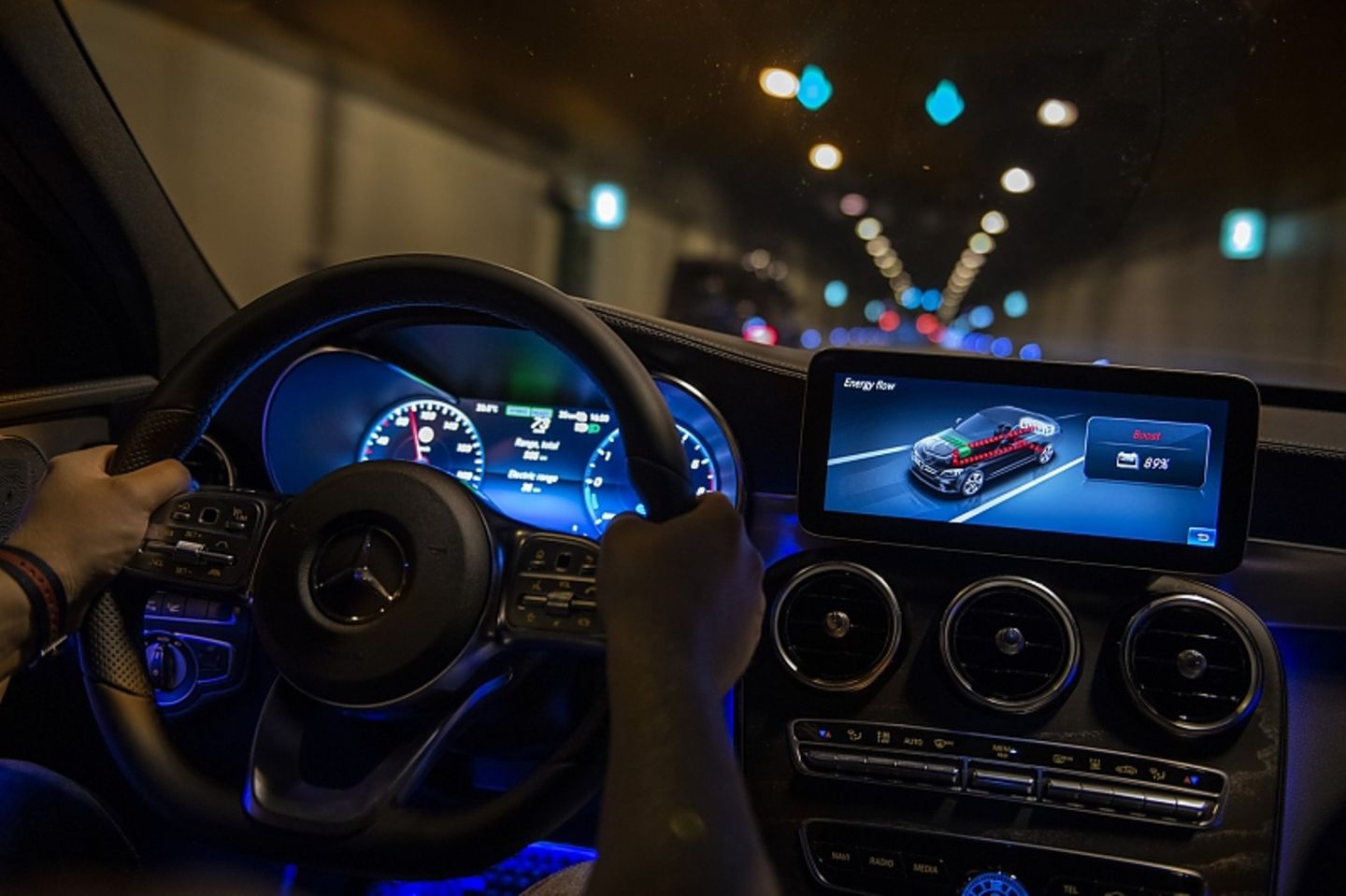 Das Cockpit kennt man aus anderen Mercedes-Modellen