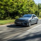 Der Mercedes C 300 de tritt dank der Elektropower vehement an