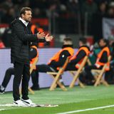 Verlierer des Spieltages: Der VfB Stuttgart - der Trainerwechsel ist verpufft  Der bislang einizige Trainerwechsel der Saison hat bislang keine Wirkung erzielt. Nach sieben Spieltagen stand der VfB auf dem letzten Tabellenplatz und Tayfun Korkut musste seinen Stuhl räumen. Nach weiteren fünf Spielen stehen die Schwaben mit dem neuen Coach Markus Weinzierl (im Bild) immer noch ganz unten. Seine Bilanz ist verheerend. Die 0:2-Niederlage gegen Leverkusen am vergangenen Freitag war die vierte Niederlage im fünften Spiel unter Weinzierl.