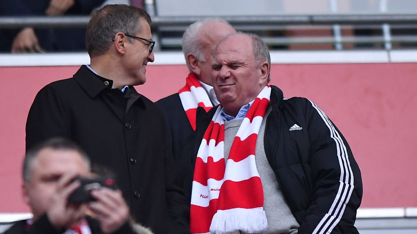 Aufreger des Tages: Hoeneß zählt den Trainer an  Die Bayern-Krise kann man mittlerweile nicht mehr als kurze Schwächephase abtun, sie stellt mittlerweile ein substantielles Problem dar. Der Rekordmeister hat nach dem peinlichen Unentschieden vorerst den Anschluss an Tabellenführer Dortmund verloren, der mit neuen Punkten Vorsprung entteilt ist. Der ruhmreiche FCB ist zu einer durchschnittlichen Bundesliga-Mannschaft mit internationalen Ambitionen geschrumpft. Diese Erkenntnis hatte nach dem Spiel gegen Düsseldorf wohl auch Uli Hoeneß. Er tat das, was Fußballbosse in so einer Situation immer tun: Sie zählen den Trainer an. Dabei wissen alle: Hoeneß trägt als Ober-Häuptling ein gerüttelt Maß an Mitverantwortung für den Schlamassel.